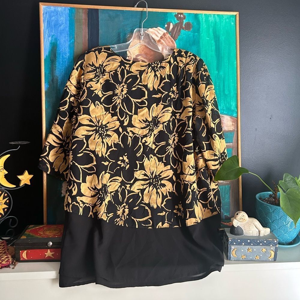 Elegant Black and Gold Floral Women's Blouse XL Hi Low - Picture 14 of 16